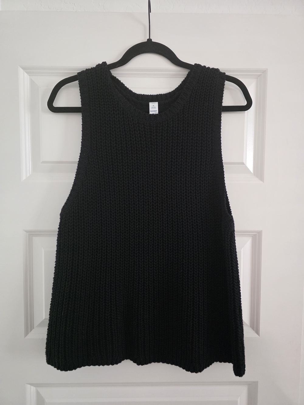 Black Sleeveless Sweater Knit Tank. Size XL.